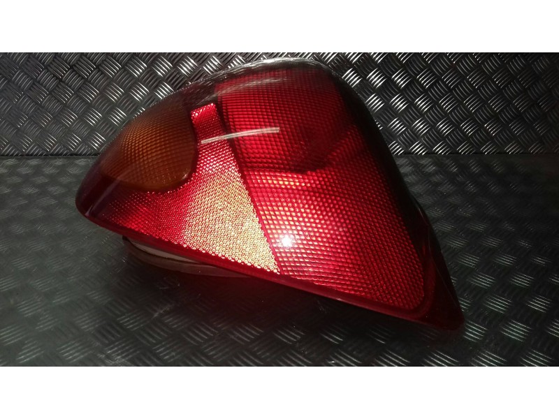 Recambio de piloto trasero derecho para ford fiesta berlina básico referencia OEM IAM 96FG13N004AA  96FG13N004