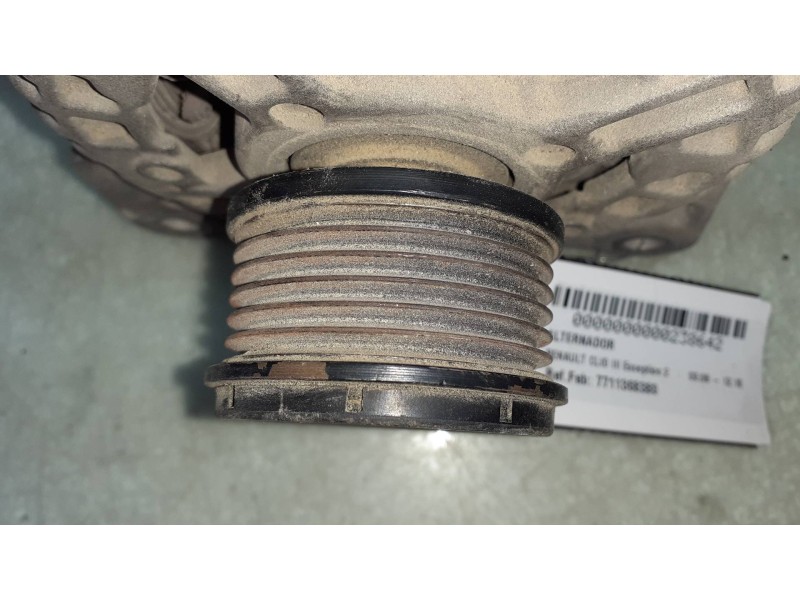 Recambio de alternador para renault clio iii exception 2 referencia OEM IAM 7711368380 BOSCH 