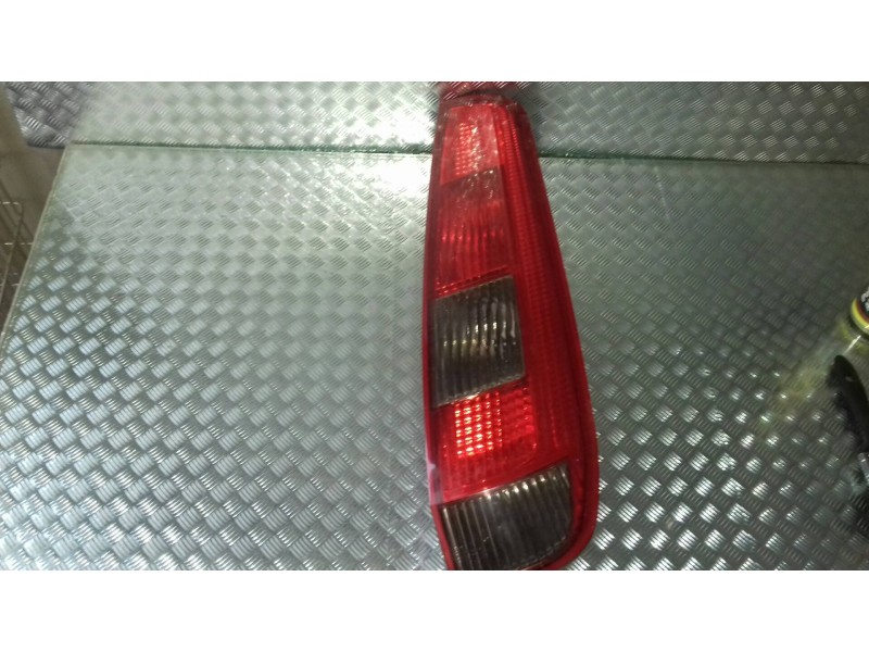 Recambio de piloto trasero derecho para ford fiesta (cbk) ambiente referencia OEM IAM 2S5113A602A 301606 301604