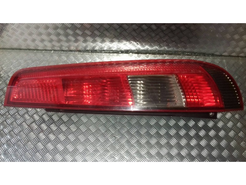 Recambio de piloto trasero derecho para ford fiesta (cbk) ambiente referencia OEM IAM 2S5113A602A 301606 301604