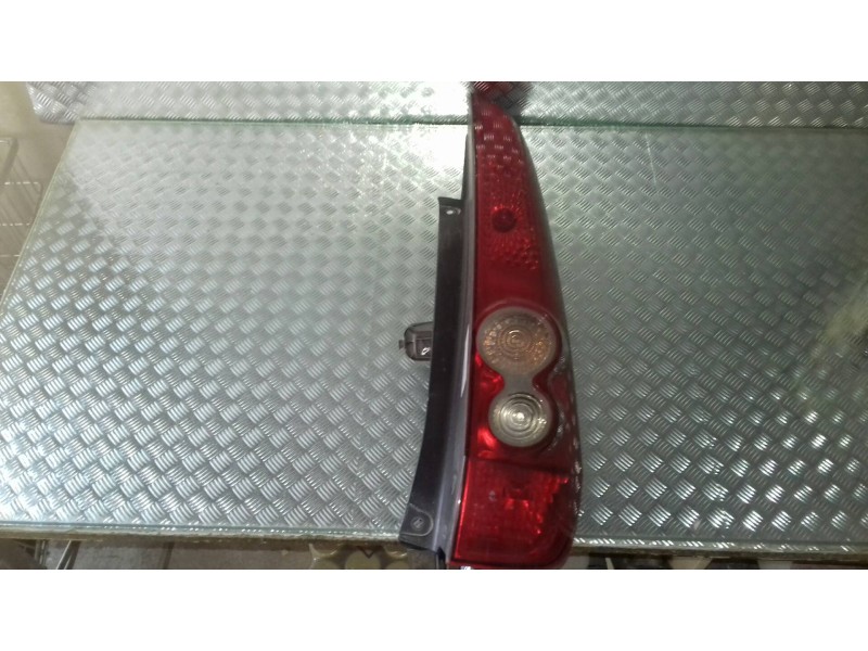 Recambio de piloto trasero derecho para ford fiesta (cbk) ambiente referencia OEM IAM 10876  