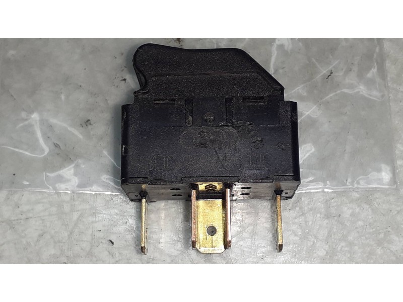 Recambio de mando elevalunas delantero derecho para audi a8 (d2) 3.3 tdi quattro referencia OEM IAM 4D09598550  4D09598550IC