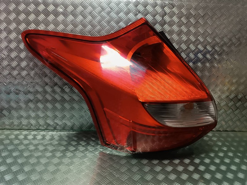 Recambio de piloto trasero izquierdo para ford focus lim. (cb8) ambiente referencia OEM IAM BM5113405A  BM5113405B