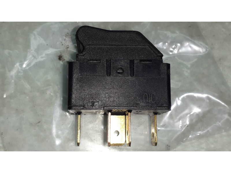 Recambio de mando elevalunas delantero izquierdo para audi a8 (d2) 3.3 tdi quattro referencia OEM IAM 4D09598550  4D09598550IC