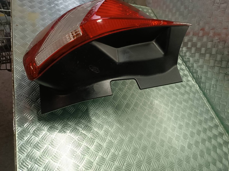 Recambio de piloto trasero izquierdo para ford focus lim. (cb8) ambiente referencia OEM IAM BM5113405A  BM5113405B