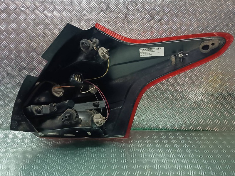 Recambio de piloto trasero izquierdo para ford focus lim. (cb8) ambiente referencia OEM IAM BM5113405A  BM5113405B