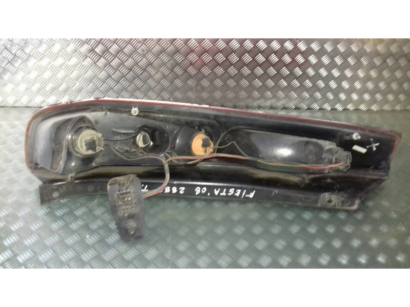 Recambio de piloto trasero derecho para ford fiesta (cbk) ambiente referencia OEM IAM   