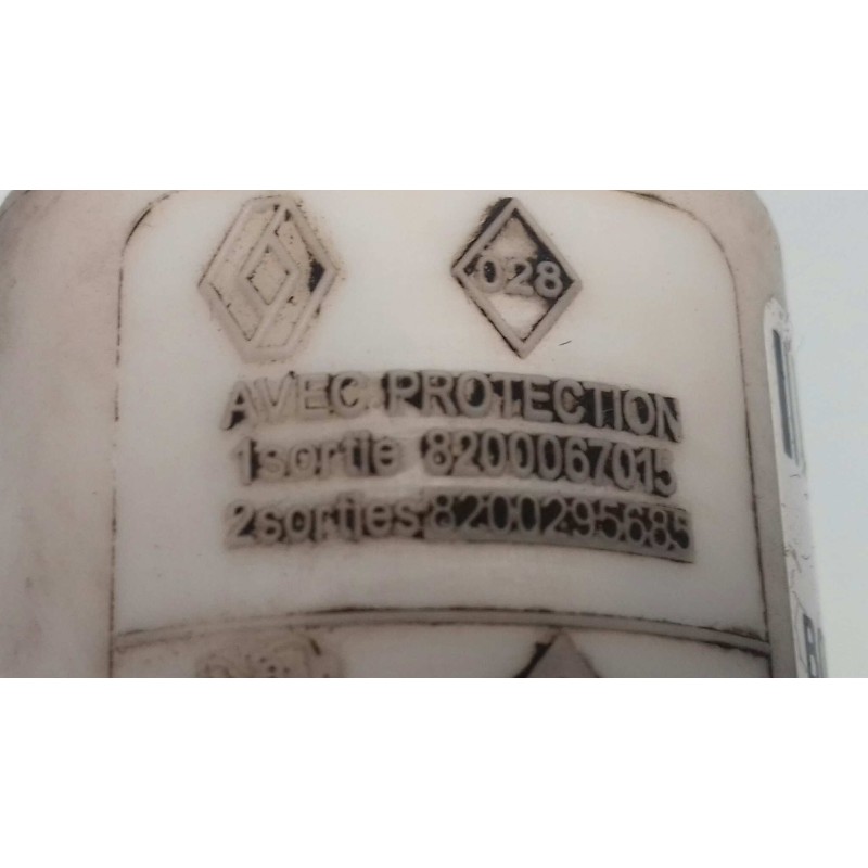 Recambio de bomba limpia para renault scenic ii confort authentique referencia OEM IAM 8200067015 8200295685 2 PINES