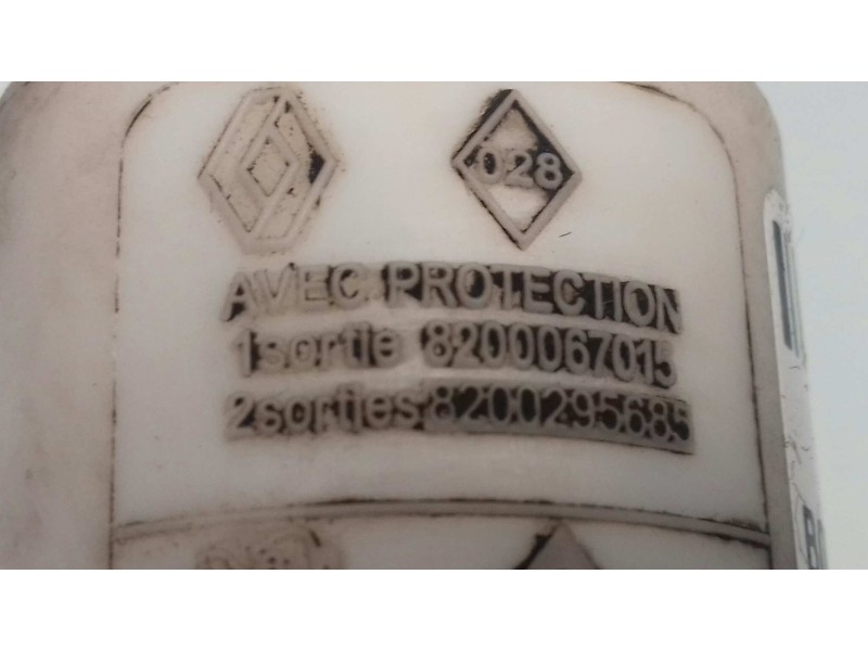 Recambio de bomba limpia para renault scenic ii confort authentique referencia OEM IAM 8200067015 8200295685 2 PINES