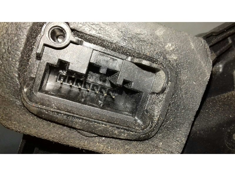 Recambio de cerradura puerta delantera izquierda para volkswagen polo (6r1) advance referencia OEM IAM 5K18370150 7 PINES ELECTR