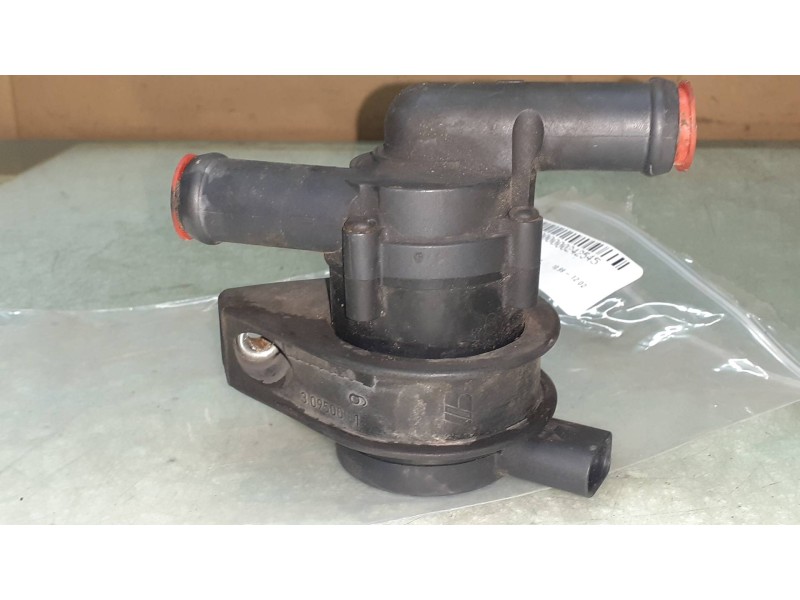 Recambio de bomba agua para audi a8 (d2) 3.3 tdi quattro referencia OEM IAM 30950001  