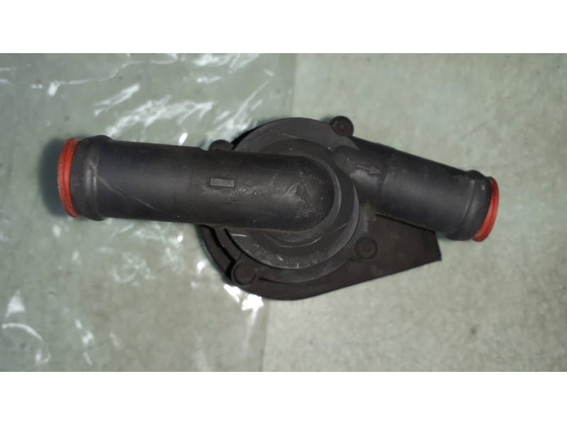 Recambio de bomba agua para audi a8 (d2) 3.3 tdi quattro referencia OEM IAM 30950001  