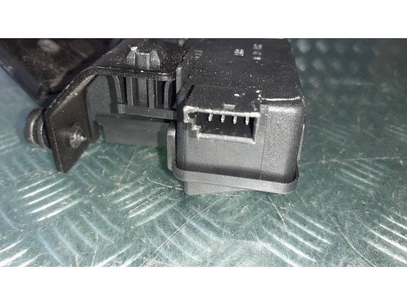 Recambio de cerradura maletero / porton para bmw serie 3 berlina (e46) 320i referencia OEM IAM 8196401  