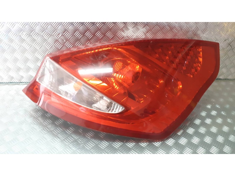 Recambio de piloto trasero derecho para ford fiesta (cb1) ambiente referencia OEM IAM 8A6113404A  