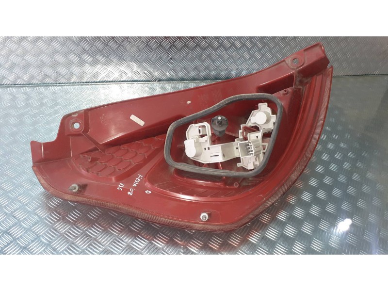 Recambio de piloto trasero derecho para ford fiesta (cb1) ambiente referencia OEM IAM 8A6113404A  