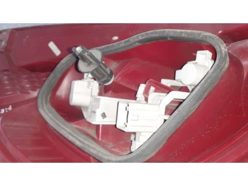 Recambio de piloto trasero derecho para ford fiesta (cb1) ambiente referencia OEM IAM 8A6113404A  