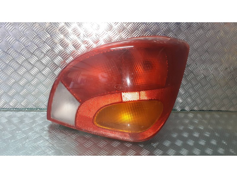 Recambio de piloto trasero derecho para ford fiesta berlina (dx) ambiente referencia OEM IAM 96FG13N004AB  96FG13N004