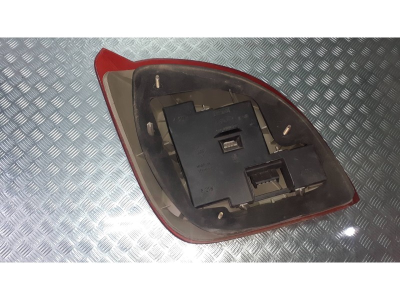 Recambio de piloto trasero derecho para ford fiesta berlina (dx) ambiente referencia OEM IAM 96FG13N004AB  96FG13N004