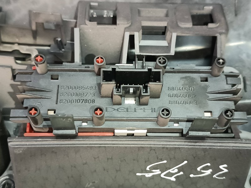 Recambio de warning para renault megane ii berlina 3p confort authentique referencia OEM IAM 8200095493 8200109723 8200107808
