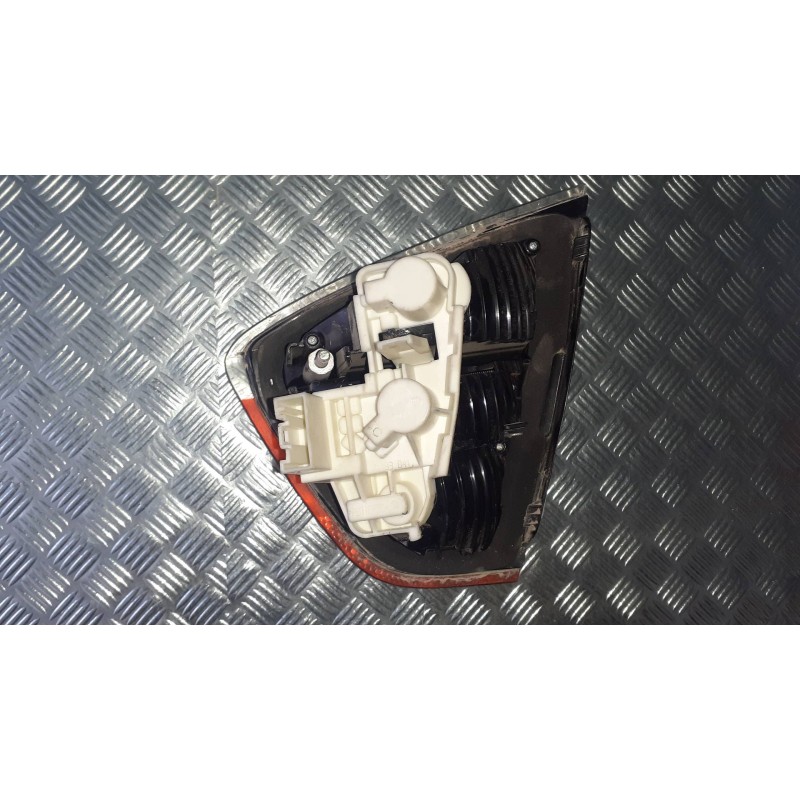 Recambio de piloto trasero derecho interior para bmw serie 3 berlina (e90) 330i referencia OEM IAM 63210406883  63210406