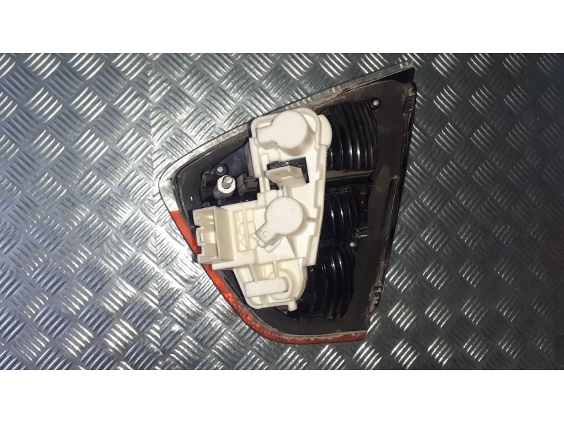 Recambio de piloto trasero derecho interior para bmw serie 3 berlina (e90) 330i referencia OEM IAM 63210406883  63210406