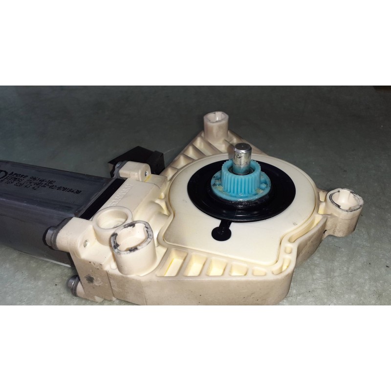 Recambio de motor elevalunas delantero izquierdo para mercedes-benz clase a (w169) a 180 cdi a-edition referencia OEM IAM A16982