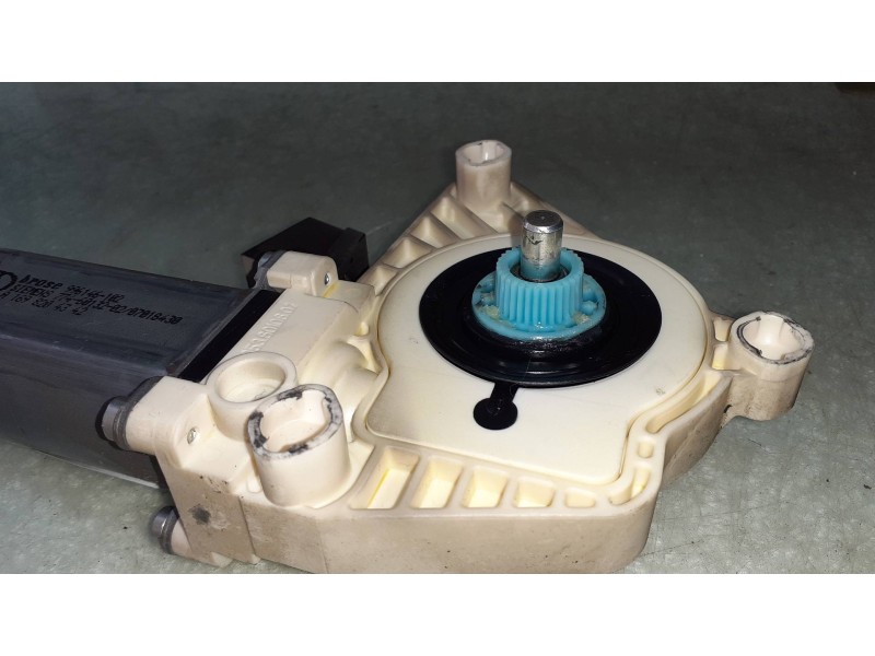 Recambio de motor elevalunas delantero izquierdo para mercedes-benz clase a (w169) a 180 cdi a-edition referencia OEM IAM A16982