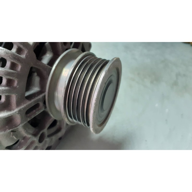 Recambio de alternador para renault clio ii fase ii (b/cb0) campus referencia OEM IAM 0986080140 BOSCH 110A