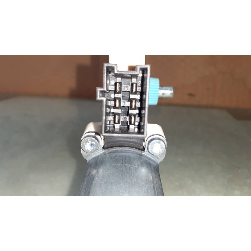 Recambio de motor elevalunas delantero izquierdo para mercedes-benz clase a (w169) a 180 cdi a-edition referencia OEM IAM A16982
