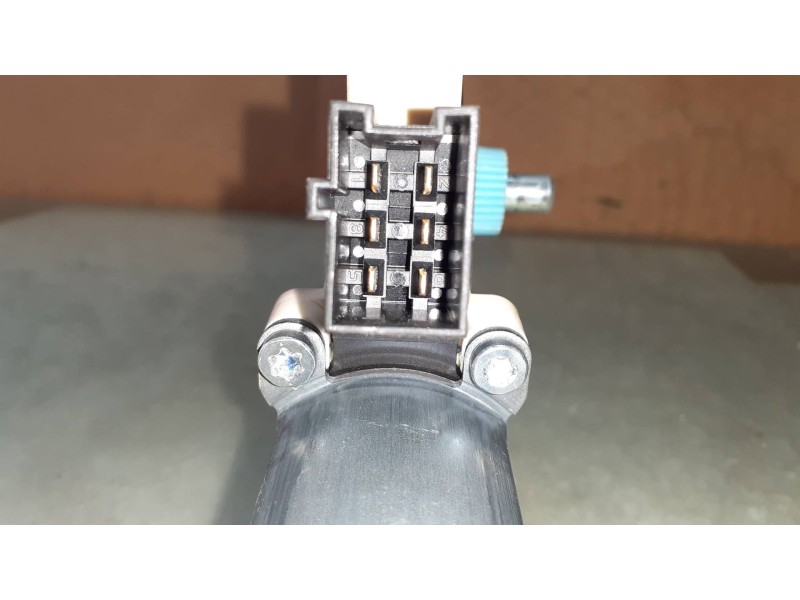 Recambio de motor elevalunas delantero izquierdo para mercedes-benz clase a (w169) a 180 cdi a-edition referencia OEM IAM A16982