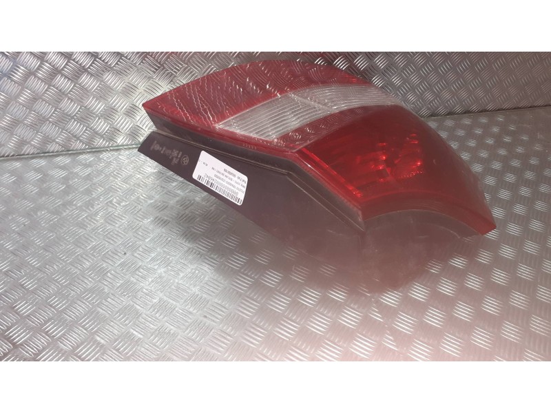 Recambio de piloto trasero izquierdo para bmw serie 1 berlina (e81/e87) 118d referencia OEM IAM 692450109 146044 3015390000