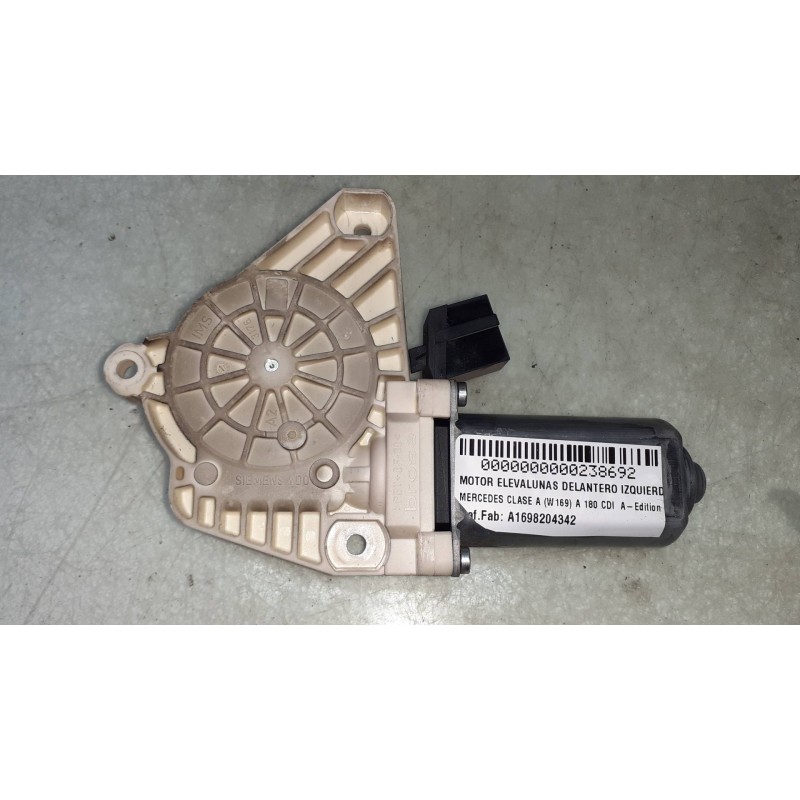 Recambio de motor elevalunas delantero izquierdo para mercedes-benz clase a (w169) a 180 cdi a-edition referencia OEM IAM A16982
