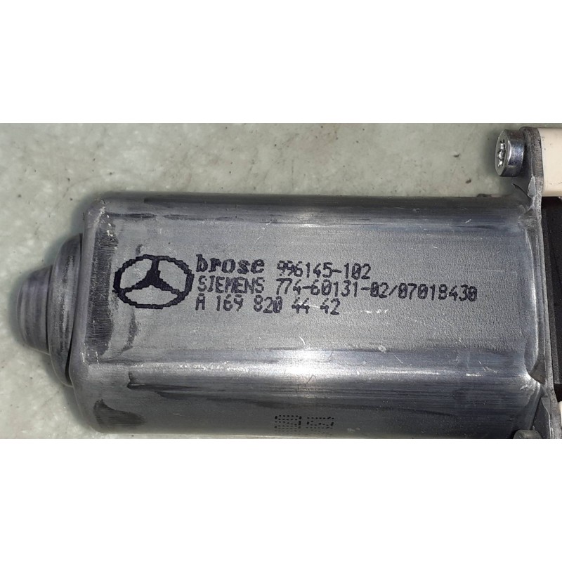 Recambio de motor elevalunas delantero derecho para mercedes-benz clase a (w169) a 180 cdi a-edition referencia OEM IAM A1698204