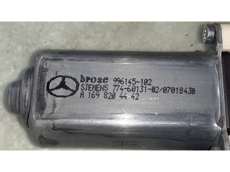 Recambio de motor elevalunas delantero derecho para mercedes-benz clase a (w169) a 180 cdi a-edition referencia OEM IAM A1698204
