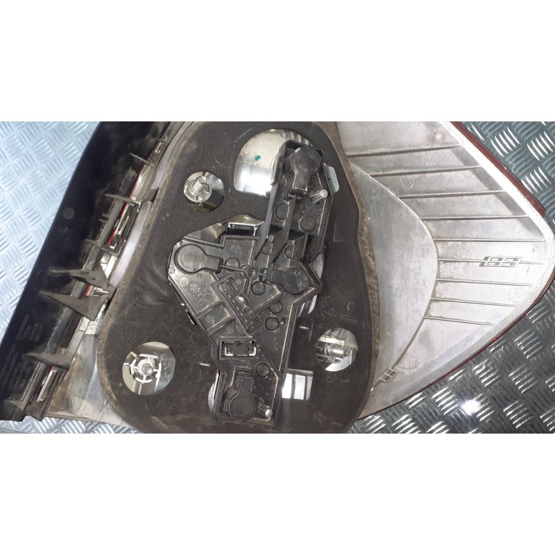 Recambio de piloto trasero izquierdo para bmw serie 1 berlina (e81/e87) 118d referencia OEM IAM 692450109 146044 3015390000