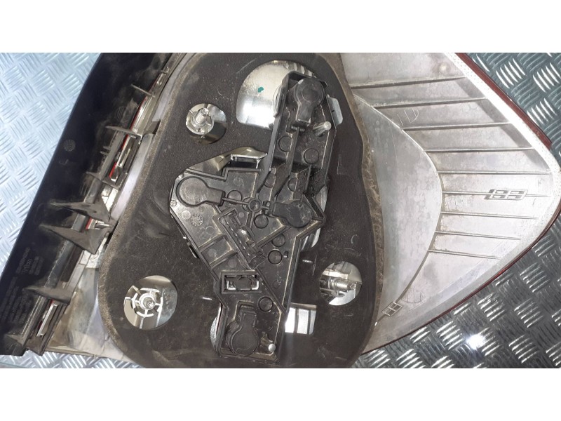 Recambio de piloto trasero izquierdo para bmw serie 1 berlina (e81/e87) 118d referencia OEM IAM 692450109 146044 3015390000