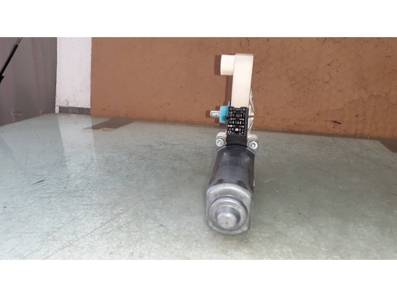 Recambio de motor elevalunas delantero derecho para mercedes-benz clase a (w169) a 180 cdi a-edition referencia OEM IAM A1698204
