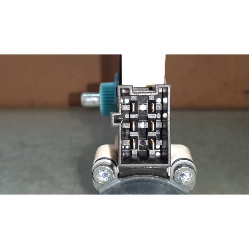 Recambio de motor elevalunas delantero derecho para mercedes-benz clase a (w169) a 180 cdi a-edition referencia OEM IAM A1698204