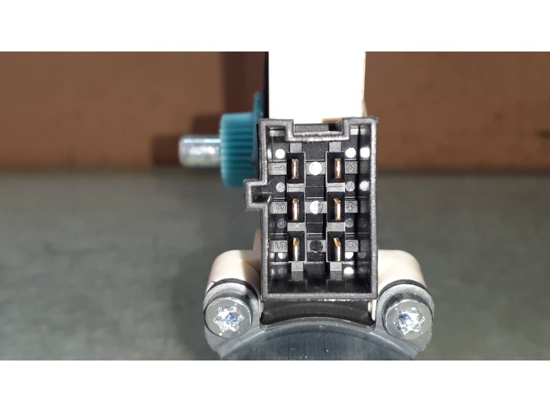 Recambio de motor elevalunas delantero derecho para mercedes-benz clase a (w169) a 180 cdi a-edition referencia OEM IAM A1698204