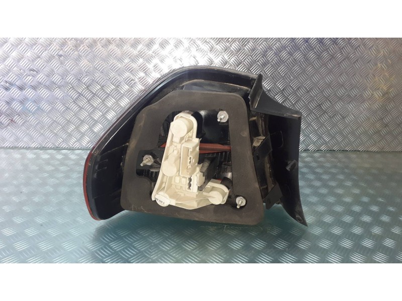Recambio de piloto trasero derecho para bmw serie 3 berlina (e90) 330i referencia OEM IAM 63210406880  63210406