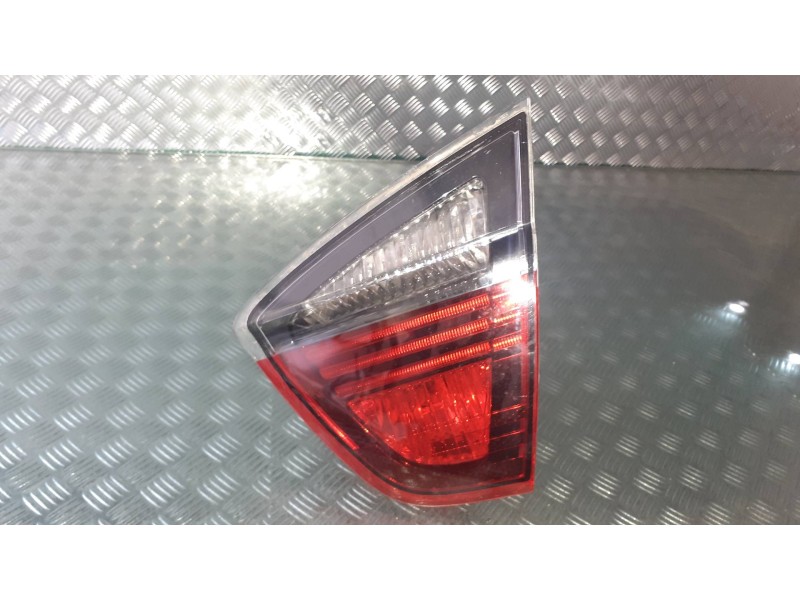 Recambio de piloto trasero izquierdo interior para bmw serie 3 berlina (e90) 330i referencia OEM IAM 63210406884  