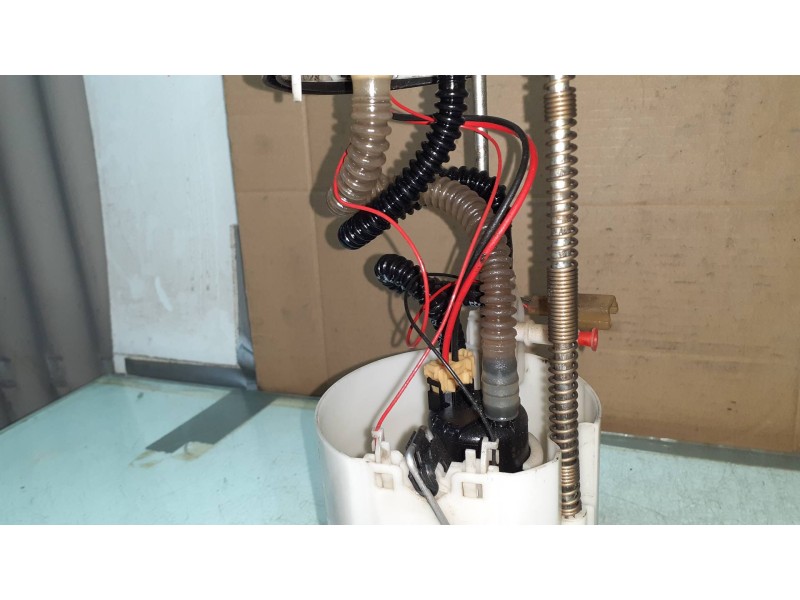 Recambio de bomba combustible para nissan qashqai (j10) acenta referencia OEM IAM 17040BB51A 0580204300 BOSCH