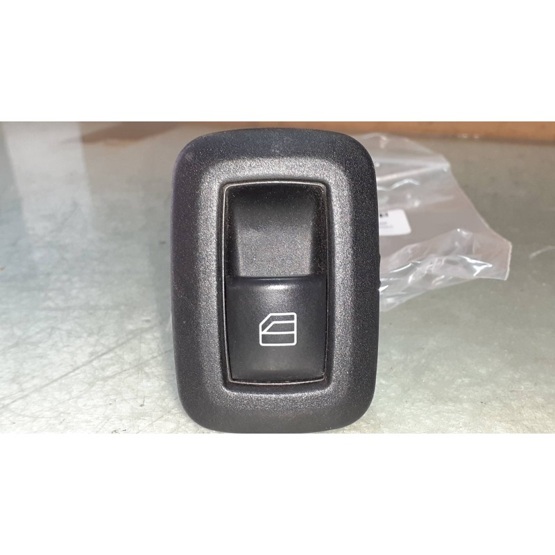 Recambio de mando elevalunas trasero derecho para mercedes-benz clase a (w169) a 180 cdi a-edition referencia OEM IAM A251820051