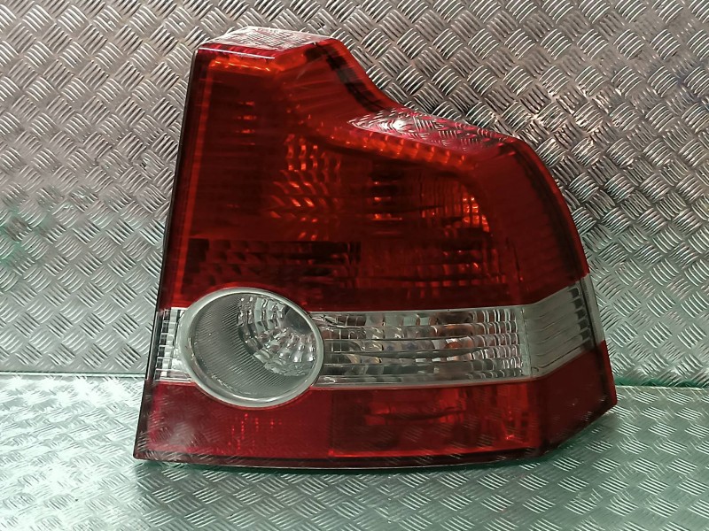 Recambio de piloto trasero derecho para volvo s40 berlina 2.4 kinetic referencia OEM IAM 30698913 291105 281322