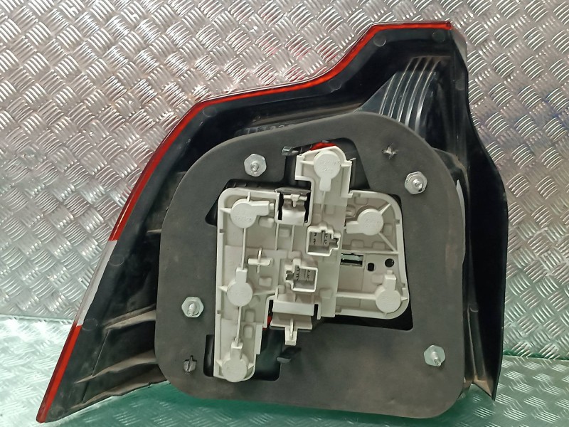 Recambio de piloto trasero derecho para volvo s40 berlina 2.4 kinetic referencia OEM IAM 30698913 291105 281322