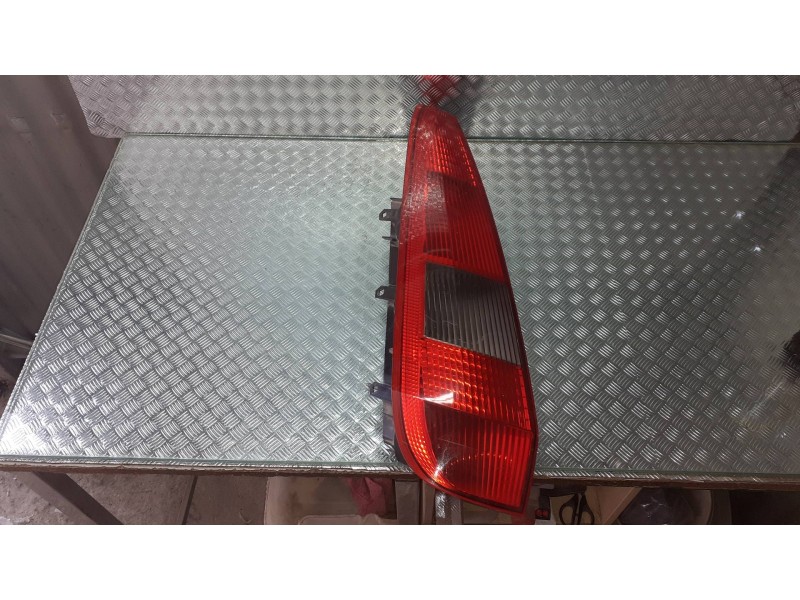 Recambio de piloto trasero izquierdo para ford fiesta (cbk) ambiente referencia OEM IAM 2S6113A603B  