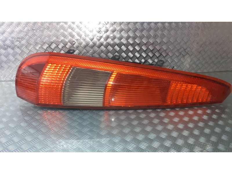 Recambio de piloto trasero izquierdo para ford fiesta (cbk) ambiente referencia OEM IAM 2S6113A603B  