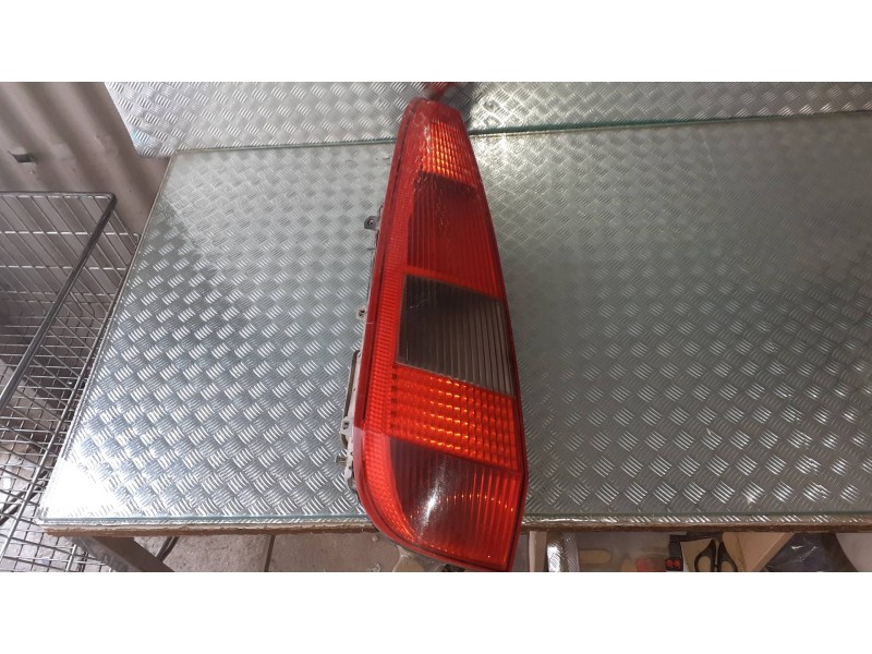 Recambio de piloto trasero izquierdo para ford fiesta (cbk) ambiente referencia OEM IAM 2S6113A603B 2S6113N004A 2S6113N004AC