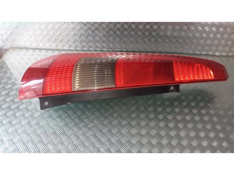 Recambio de piloto trasero izquierdo para ford fiesta (cbk) ambiente referencia OEM IAM 2S6113A603B 2S6113N004A 2S6113N004AC