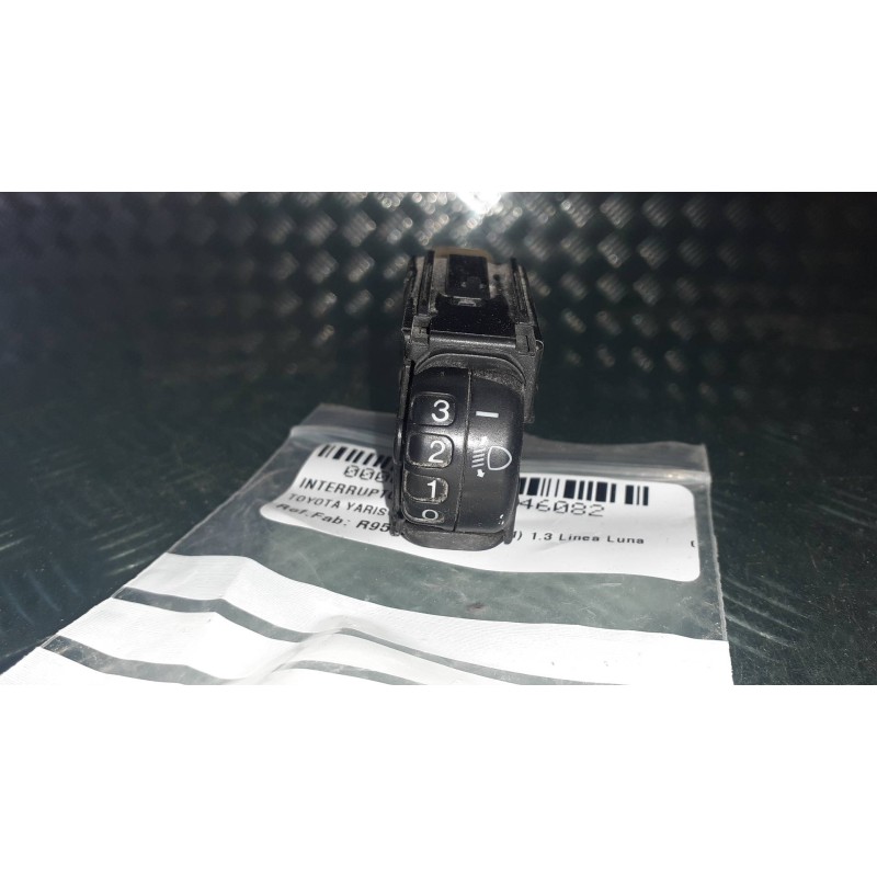 Recambio de interruptor para toyota yaris (ncp1/nlp1/scp1) 1.3 linea luna referencia OEM IAM R951271 CONECTOR 5 PINES ALTURA FAR